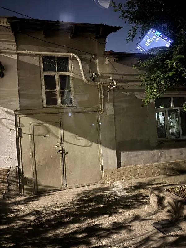 Ховли сотилади тоштурмада