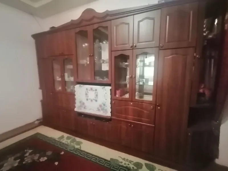 Stenka mebel eni 4,30 boʻyi 2,80 qirchilmagan oynali... 2 Stenka mebel eni 4,30 boʻyi 2,80 qirchilmagan oynali... 2