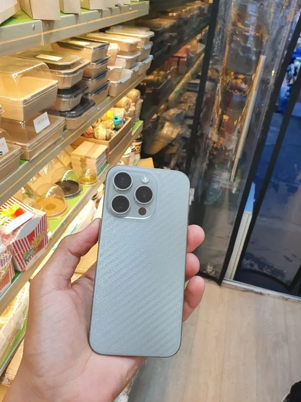 iphone 15 pro 128 GB natural titanum