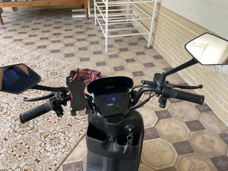 Skuter xoladi ideal .yurishida mommosi yuq . akumlatorlari yangi 3