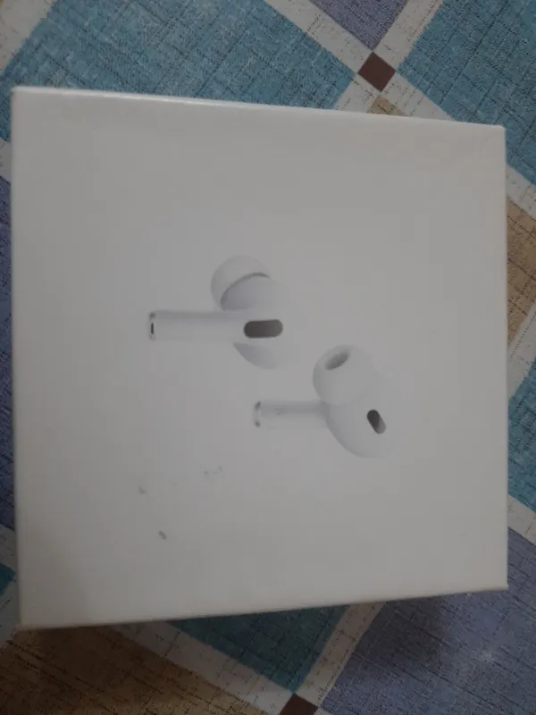 AirPods, состояние среднее 1 AirPods, состояние среднее 1