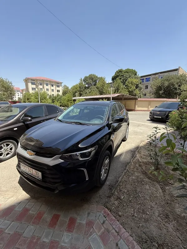 Tracker 2 Ls 2025 qora 1