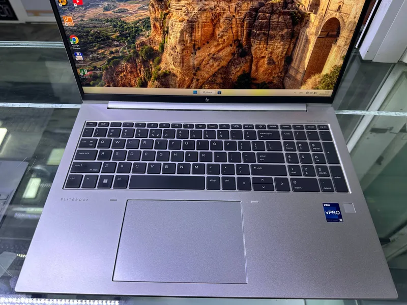 HP EliteBook 3 HP EliteBook 3