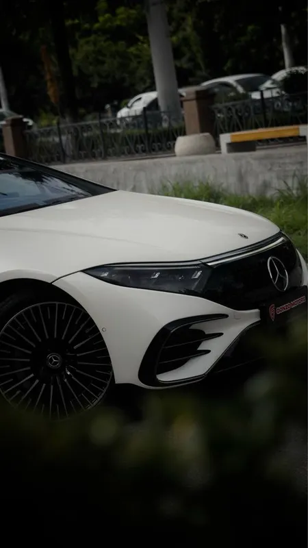 Mercedes Benz EQS 450+ 1