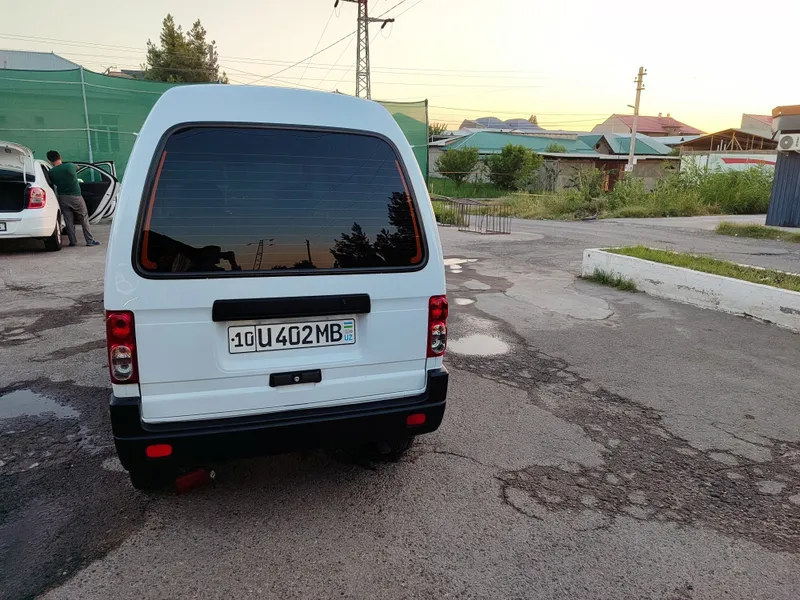 Chevrolet damas. 4