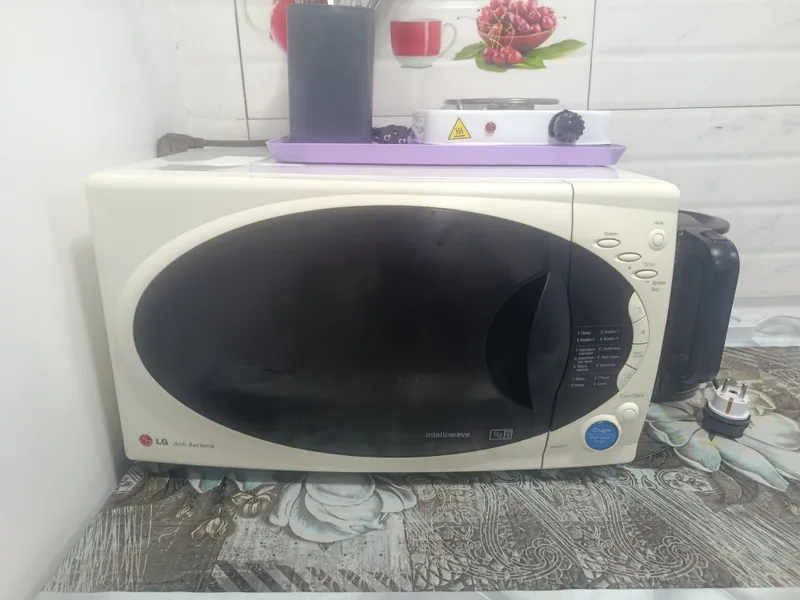Продаю Микроволновку LG в хорошем состоянии