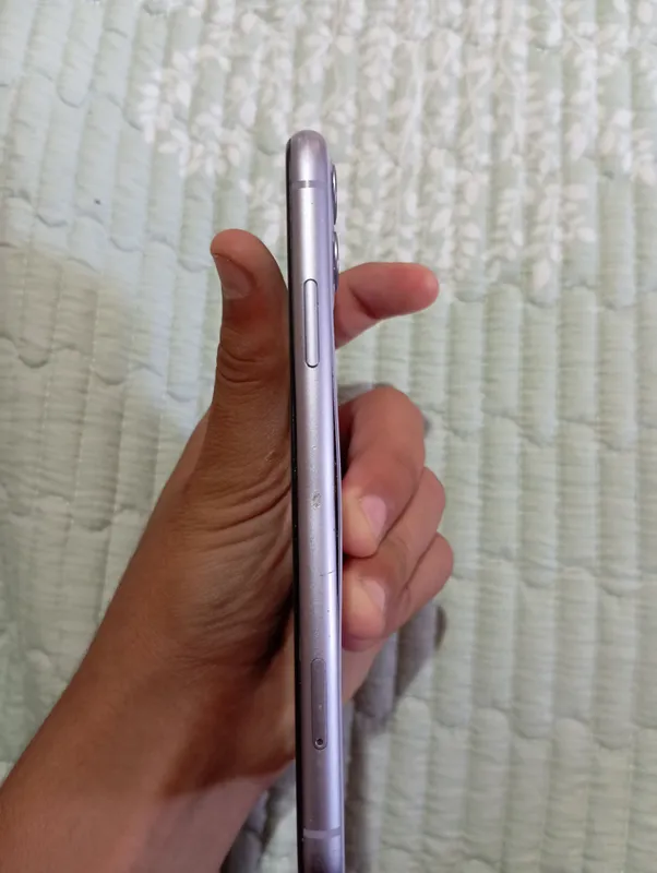 iPhone 11 4