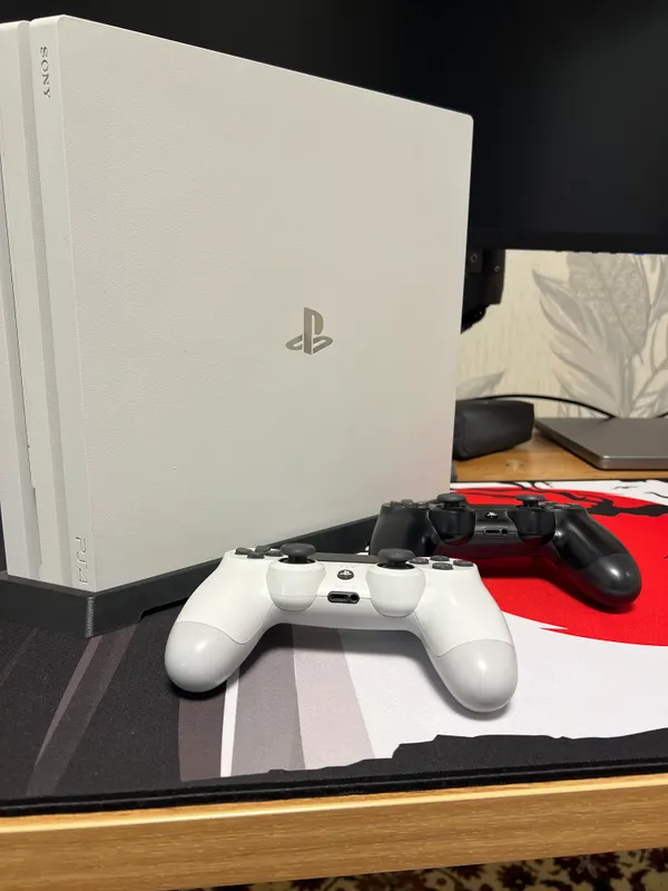 Playstation 4 pro 1 terabayt djostik htmi komektda