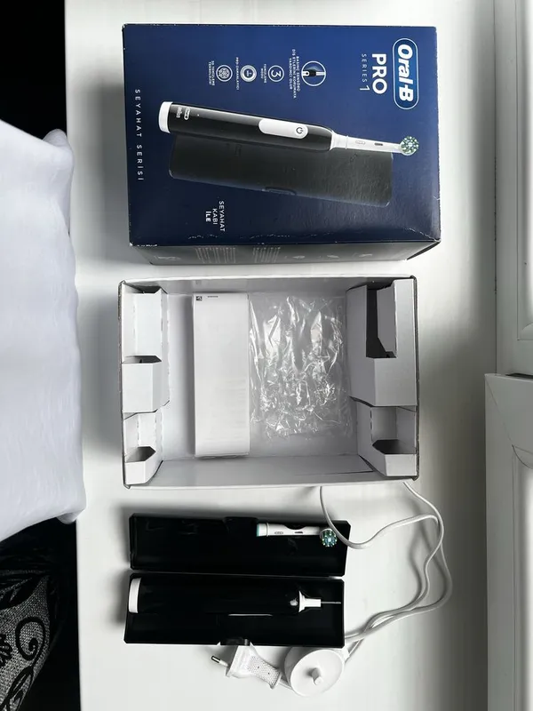 Электрическая зубная щетка Oral B PRO SERIES 1 — фото 2