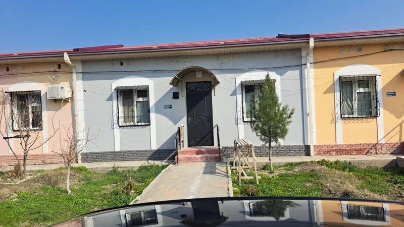 Varq 1 katej sotiladi 2 sotixlik yangi remont joyi zur joyda