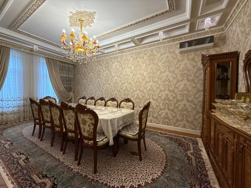 Mirzo Ulug‘bek tumanida 450 m² uy sotiladi 2