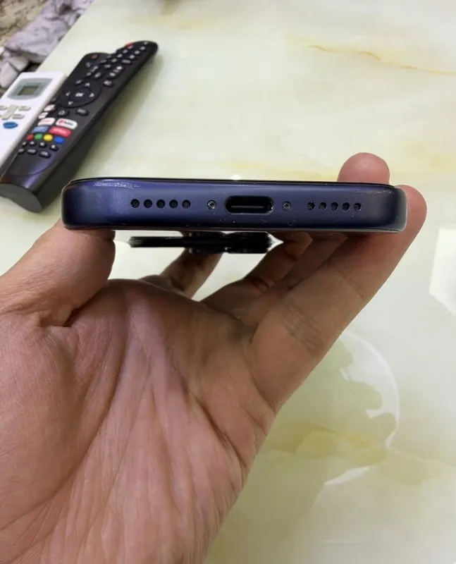 Iphone 17 pro blue 3