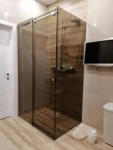 Душевые кабины из закалённого стекла — фото 1