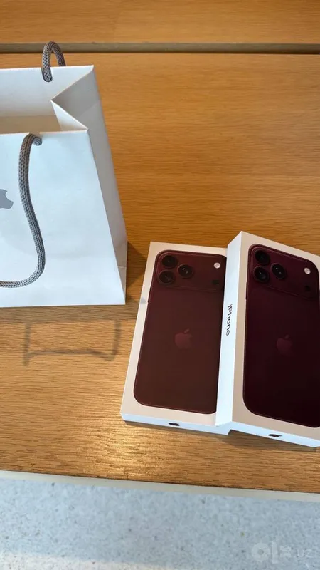 Iphone 18 pro max Burgundy and Black (usa version) Iphone 18 pro max Burgundy and Black (usa version)