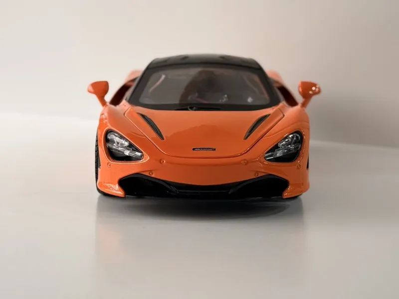 Modelka McLaren 720S 1:24 2
