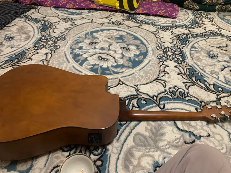 gitara sotiladi 1 gitara sotiladi 1