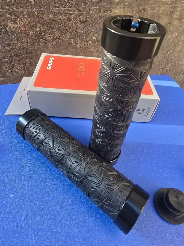 Грипсы GRIPS с локами, ручки для велосипеда есть и другие модели — фото 1