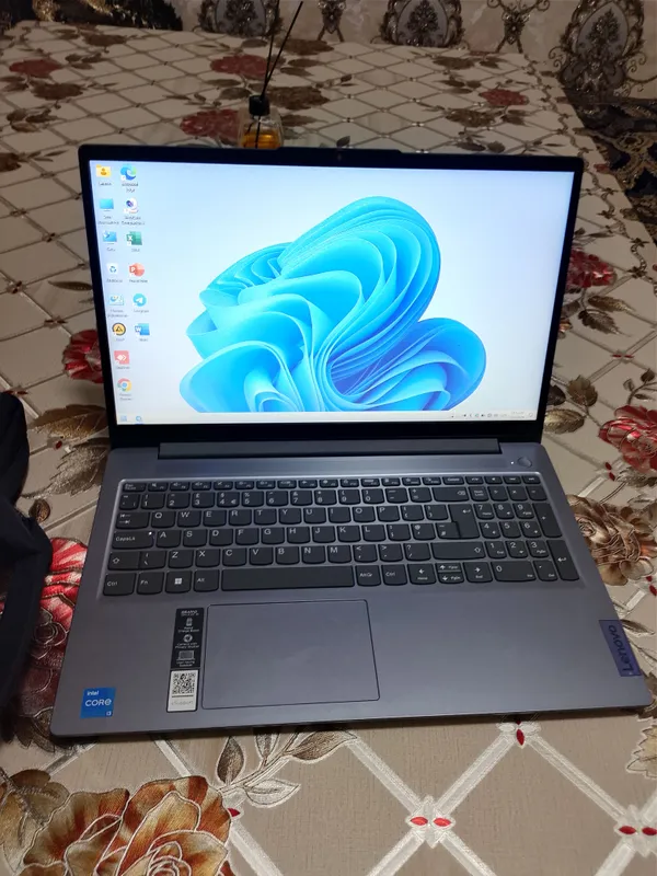 Lenovo yangi noutbuk bonusga sumkasi qoʻshiladi 2 Lenovo yangi noutbuk bonusga sumkasi qoʻshiladi 2
