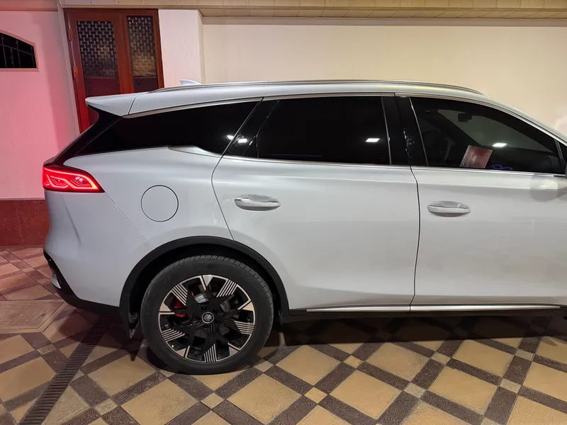 BYD Tang 5