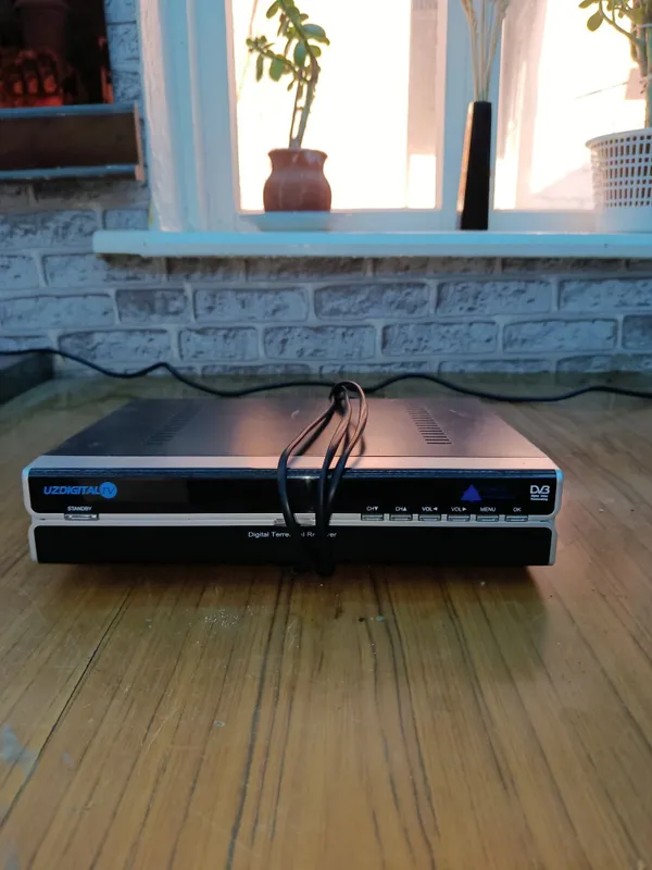 Тюнер digital TV состояние почти новый без пульта 1 Тюнер digital TV состояние почти новый без пульта 1