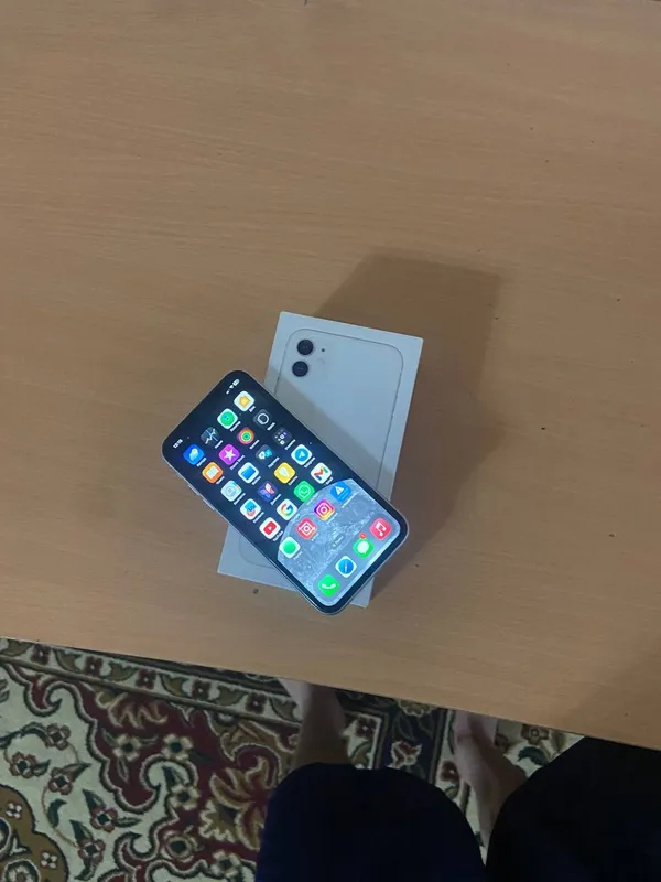 IPhone 11  Pomiyat 64 Yqs 75  Orqo qirishaka alish — фото 1