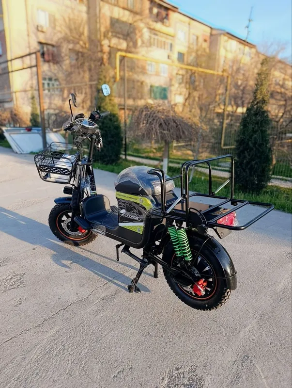 Elektroskuter Monster Pro Max modelidan keldi sotuvga
