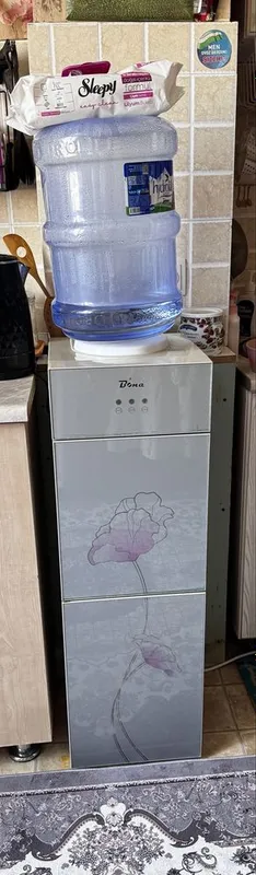 Кулер для воды . Очень красивого цвета 3