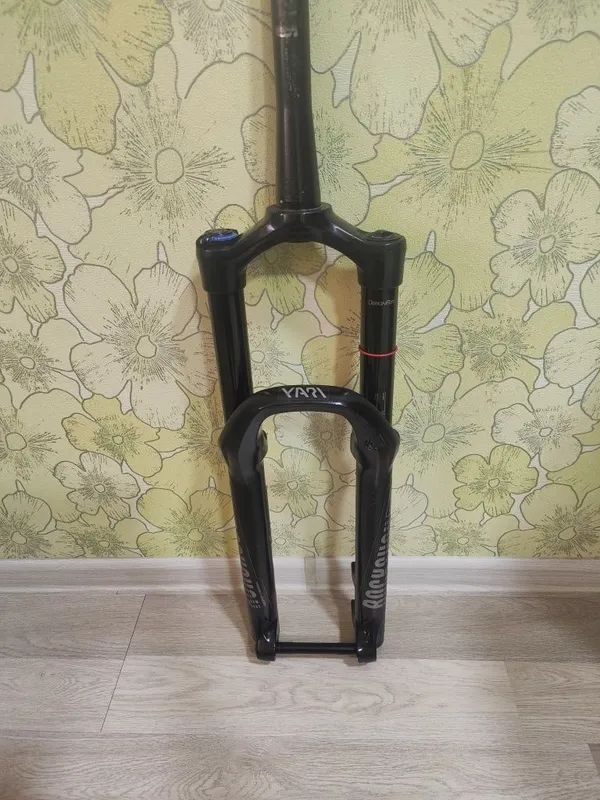 Срочно! Мощная воздушка RockShox Yari (170 мм) по цене китайской вилки 1 Срочно! Мощная воздушка RockShox Yari (170 мм) по цене китайской вилки 1