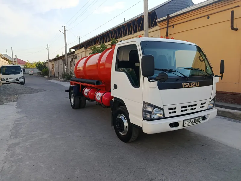 Isuzu Gavnavoz 2011 yil