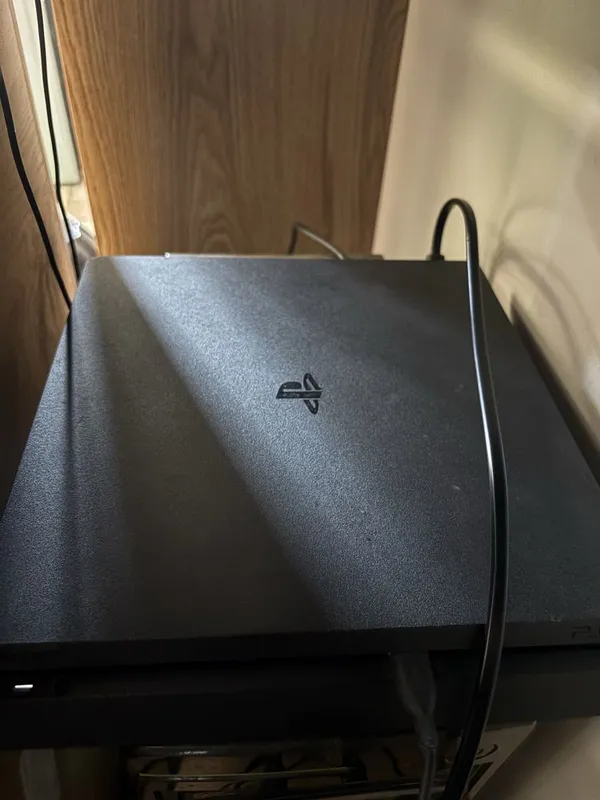 Plastation 4•Slim 1•TB 3 Plastation 4•Slim 1•TB 3