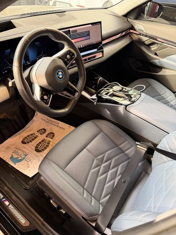 Bmw i5 40L m paket 713km zapas hod2025 с телевизором и проекцией 4 Bmw i5 40L m paket 713km zapas hod2025 с телевизором и проекцией 4