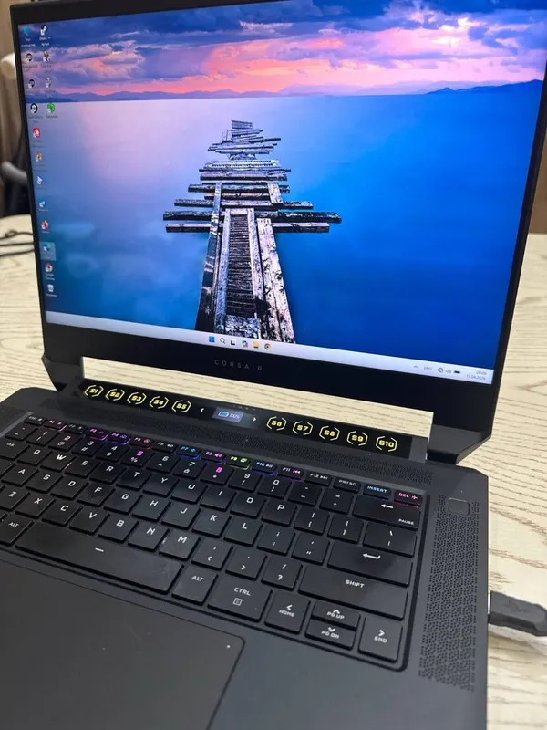 Игровой мощный Corsair voyager A 1600 . Noutbuk, ноутбук игровой. 1