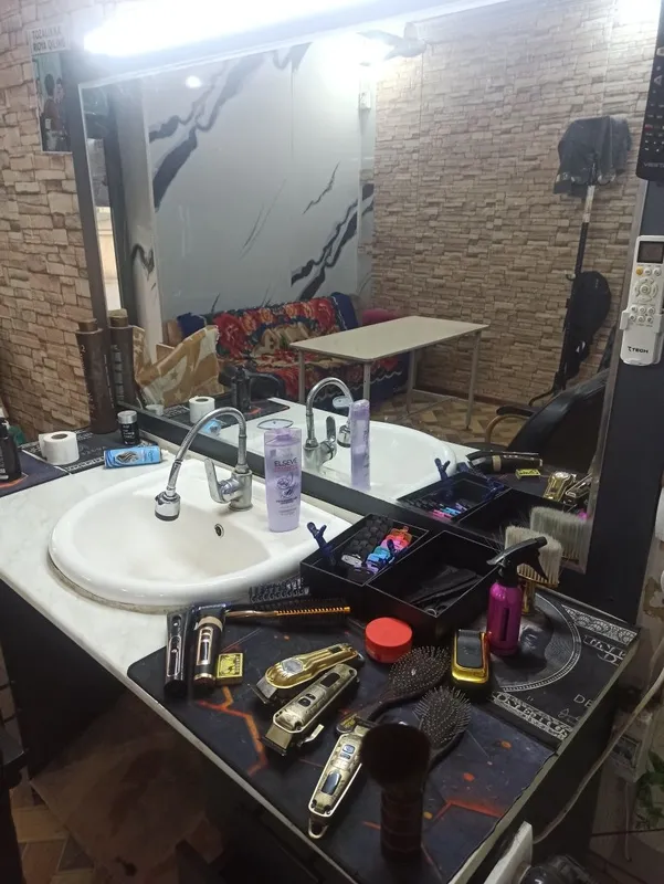 Barberlar uchun eng zor stol va rasiski oyna holati juda ham zor — фото 1