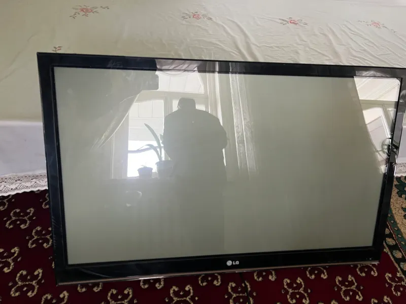 LG telivizor 42 oʻlchamli