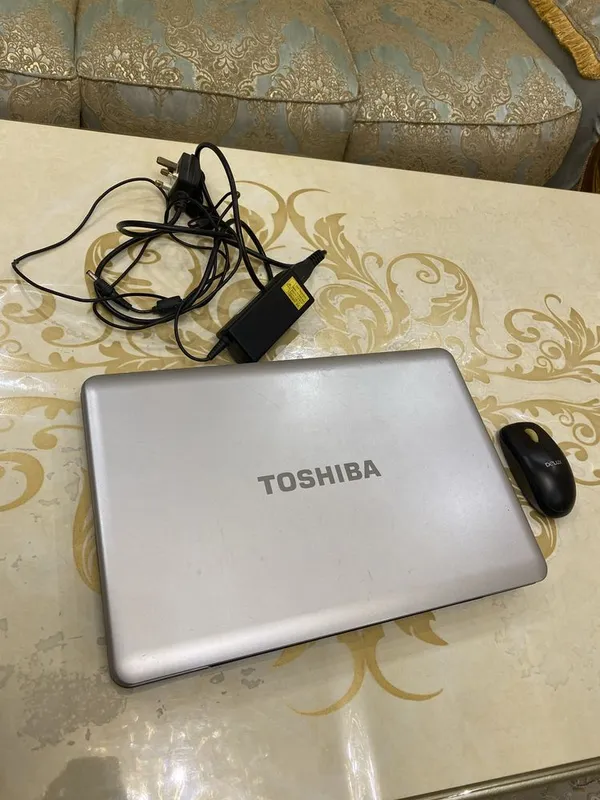 Noutbuk Toshiba holati yaxshi srochna