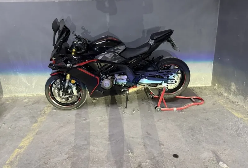 QJ MOTO 600RR Qora 2