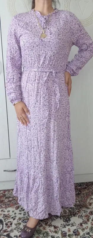 летнее лёгкое платье развевается
