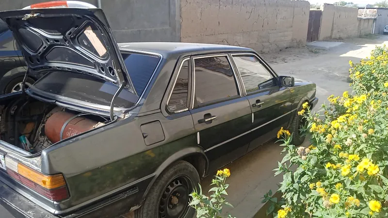 Ауди 80 холати яхши бензин газббъббббъбъ — фото 3