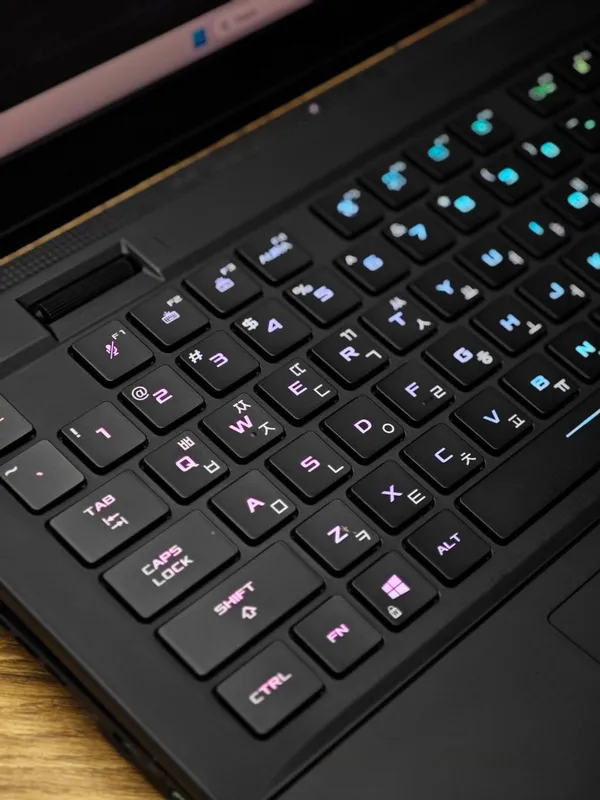 Asus ROG Zephyrus S17 GX703 | RTX 3080 16GB | 2K 240Hz 2 Asus ROG Zephyrus S17 GX703 | RTX 3080 16GB | 2K 240Hz 2