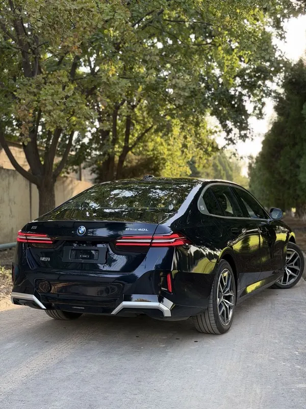 BMW i5 eDrive40 L, 2025 г. — пробег 8000 км 5 BMW i5 eDrive40 L, 2025 г. — пробег 8000 км 5