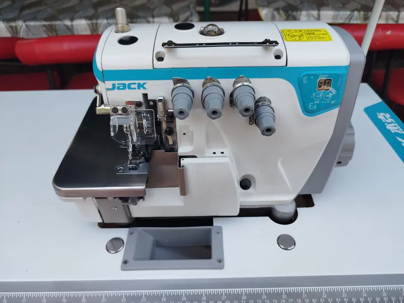 Продаётся оверлок JACK E4 3 Продаётся оверлок JACK E4 3