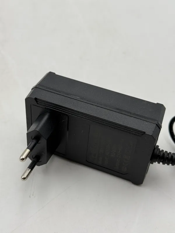 Зарядное устройство (Li-Ion) akkumulyatorlarni 2