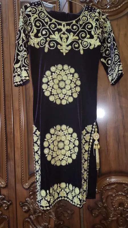 Holati razmer 44/46.Narxi 400 000 yana kelishamiz
