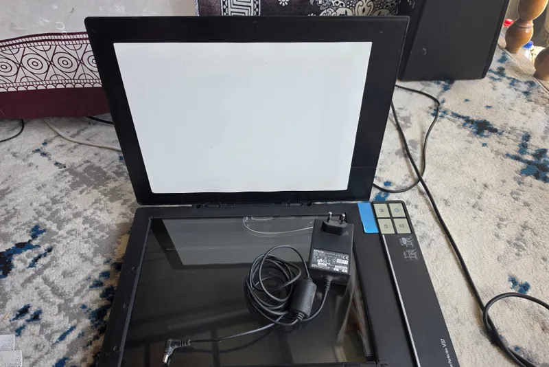 Epson V 37 Skaner Tiniq yangiday turibti Srochno 3 Epson V 37 Skaner Tiniq yangiday turibti Srochno 3