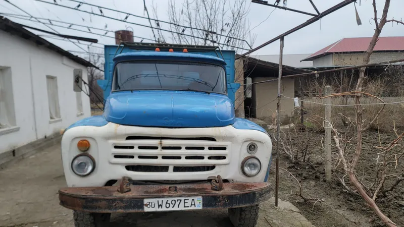 Zil 130 samosval