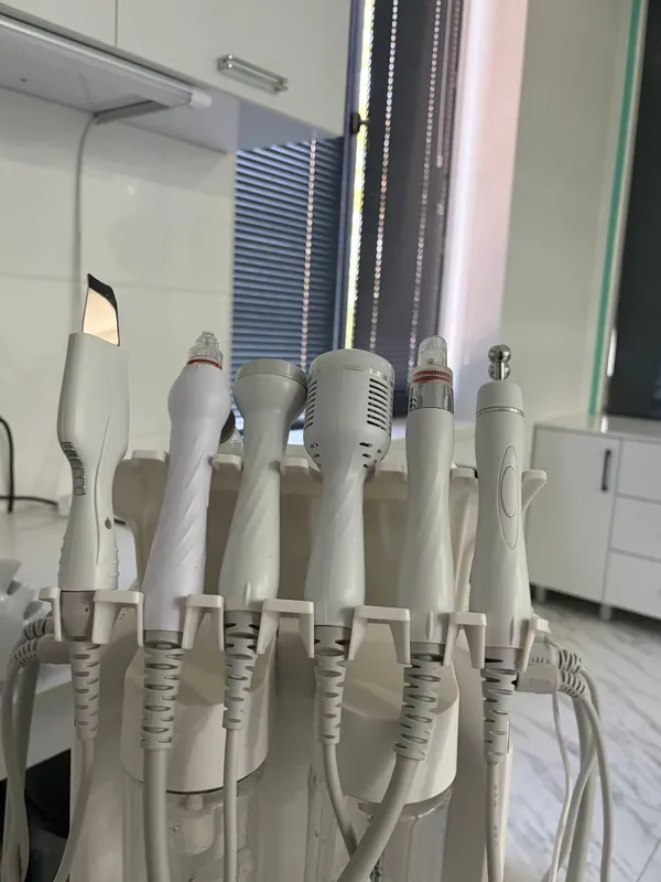 Косметологик комбайн H2-O2 Small Bubble 7 в 1 / Гидропилинг аппарати 4 Косметологик комбайн H2-O2 Small Bubble 7 в 1 / Гидропилинг аппарати 4