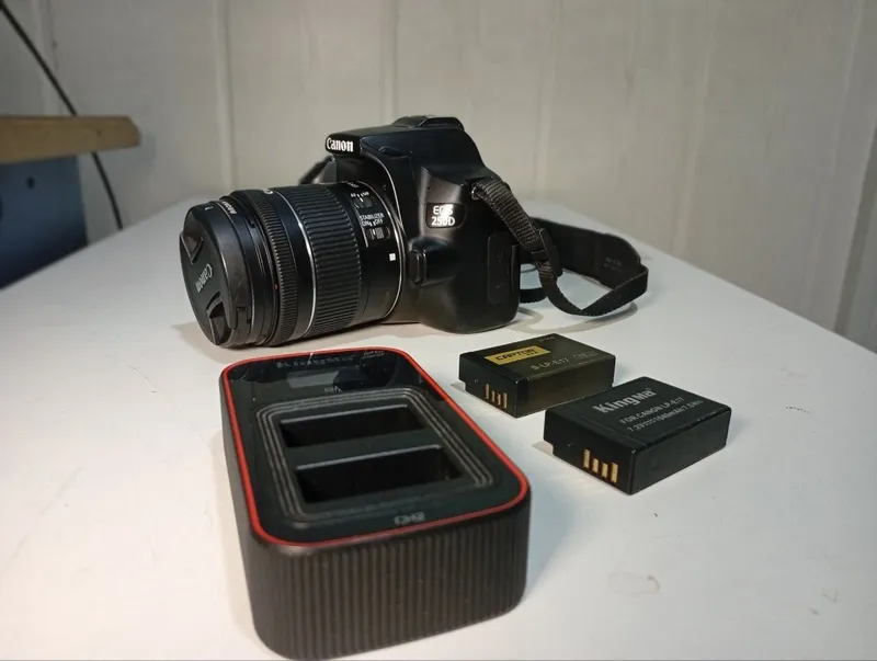 Canon 4K 250D 4 Canon 4K 250D 4