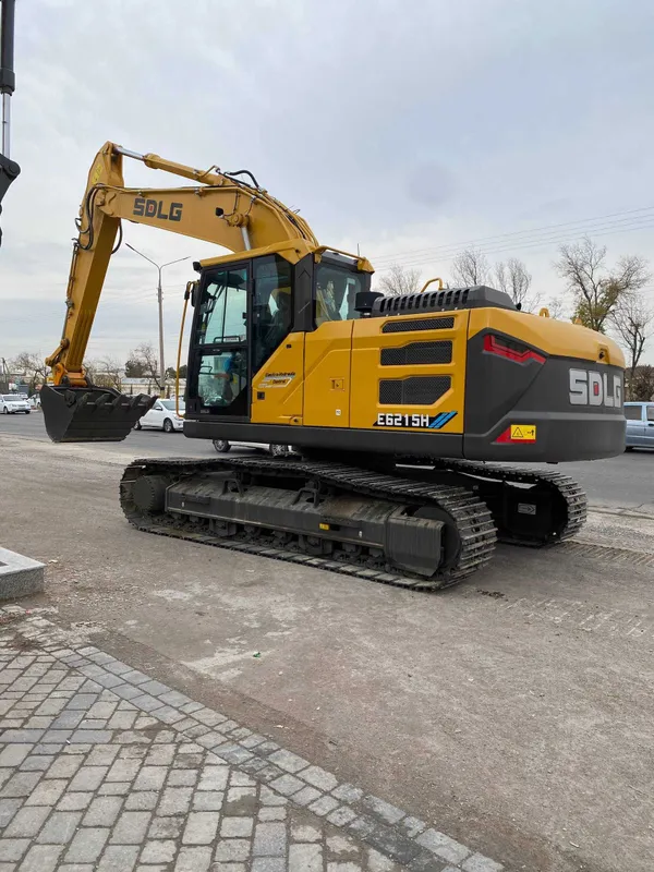 Эксковатор SDLG E6215H 1