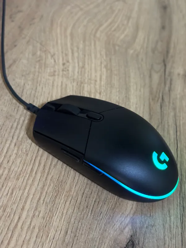 Logitech G102 mishka + noutbuk + covrik