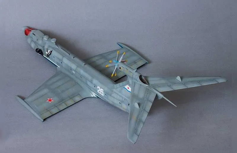 Сборная модель - Учебно Боевой самолет ЯК-130 Масштаб 1:72 ZVEZDA — фото 2